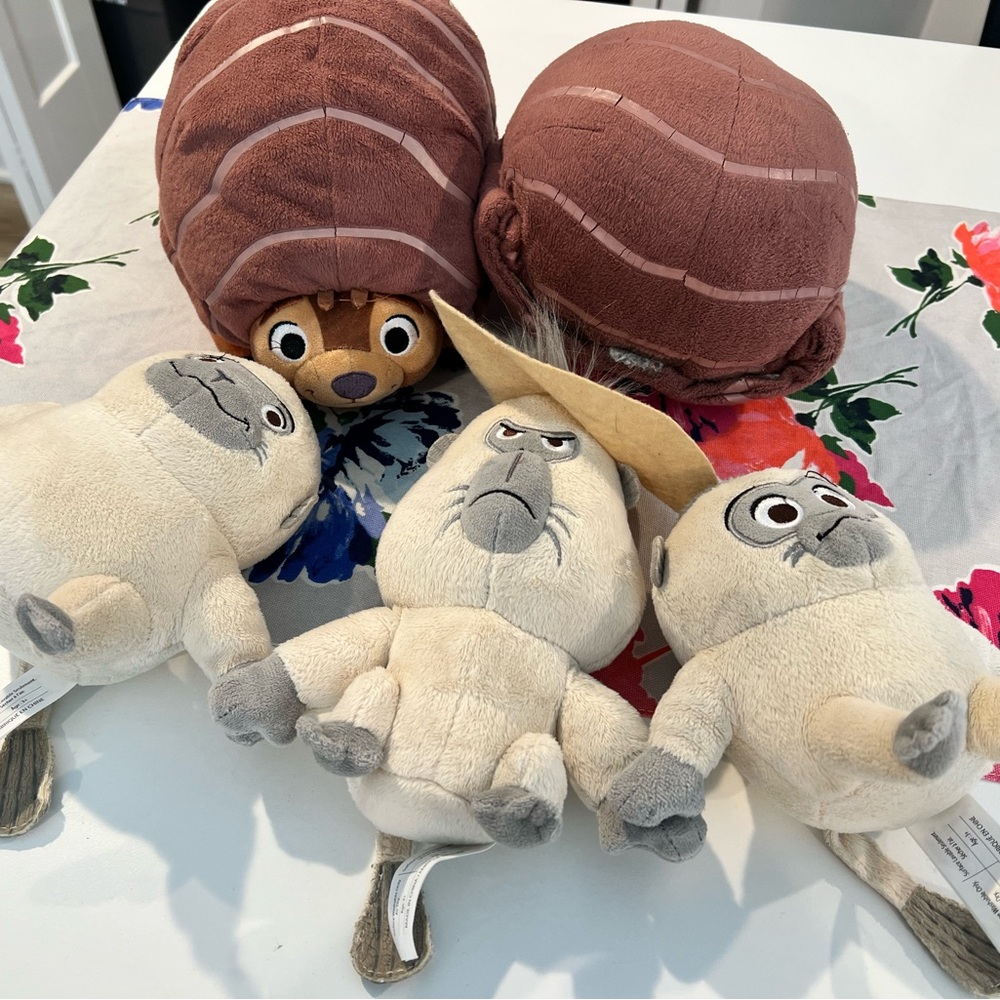Raya stuffed animals (2 tuk tuks and the 3 ongis)